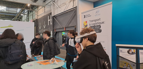 Les élèves ont découvert les différents métiers grâce au Casque de réalité Virtuelle.